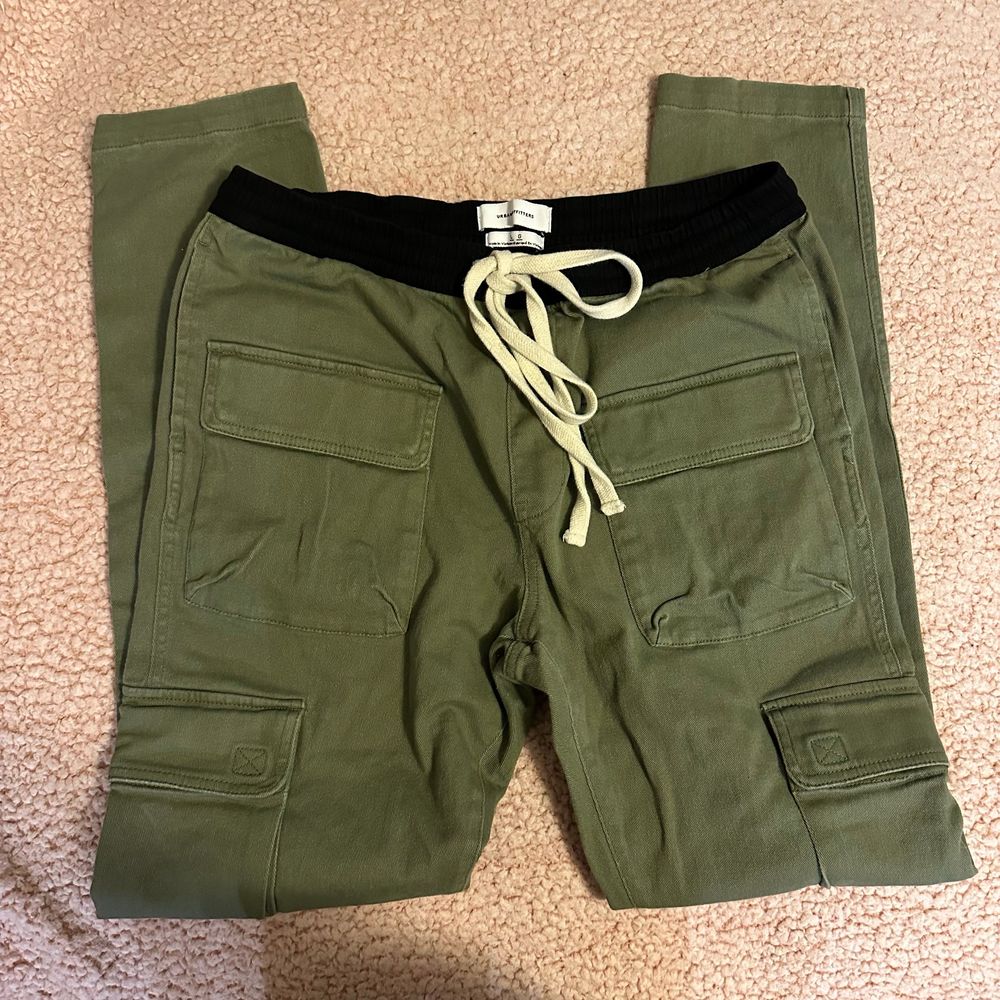 Women’s urban outfitters large pull on green cargo jogger